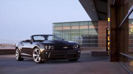 Chevrolet Camaro ZL1 Cabrio - przód - reflektory włączone