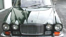 Jaguar XJ - widok z przodu