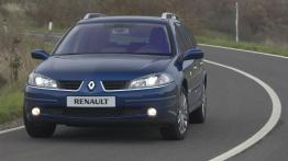 Renault Laguna III - przód - reflektory włączone