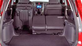 Honda CR-V 2006 - tylna kanapa złożona, widok z bagażnika