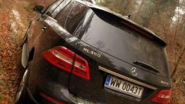 Nowy Mercedes ML350 - pierwsza jazda z dreszczykiem (film)