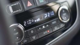 Mitsubishi Outlander PHEV (MY16) - dialog z klientem