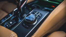BMW M5 4.4 V8 600 KM - galeria redakcyjna - dźwignia zmiany biegów