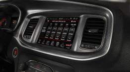 Dodge Charger SRT Hellcat (2015) - ekran systemu multimedialnego