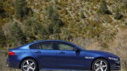 Jaguar XE 2.5t R-Sport Bluefire (2015) - prawy bok