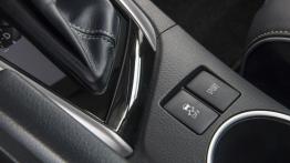 Toyota Corolla XI E160 (2014) - tunel środkowy między fotelami