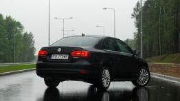 Volkswagen Jetta VI Sedan 1.4 TSI Hybrid 170KM - galeria redakcyjna - widok z tyłu