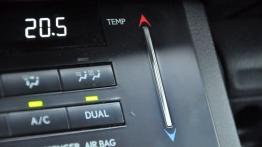 Lexus IS III Sedan 300h 223KM - galeria redakcyjna - panel sterowania wentylacją i nawiewem