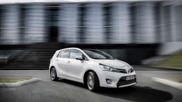 Toyota Verso Facelifting - prawy bok