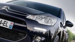 Citroen C3 II Facelifting (2013) - lewy przedni reflektor - wyłączony