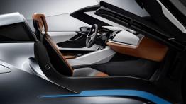 BMW i8 Spyder Concept - widok ogólny wnętrza z przodu