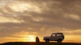 Land Rover Defender 2012 - lewy bok