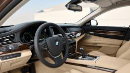 BMW serii 7 F02 Facelifting - pełny panel przedni