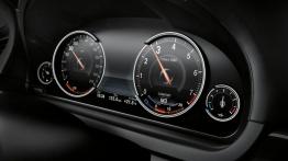 BMW serii 7 F01 Facelifting - obrotomierz