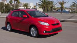 Toyota Matrix 2011 - przód - reflektory wyłączone