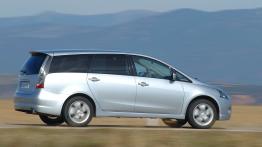 Mitsubishi Grandis - prawy bok