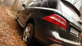 Nowy Mercedes ML350 - pierwsza jazda z dreszczykiem (film)