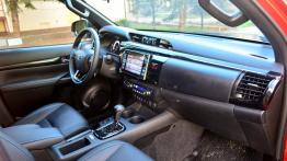 Toyota Hilux 50th Anniversary - galeria redakcyjna - widok ogólny wnętrza z przodu