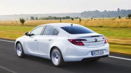 Opel Insignia Facelifting (2013) - widok z tyłu