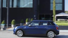 Mini Cooper D 2014 - wersja 5-drzwiowa - lewy bok