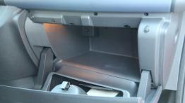 Opel Vivaro II 1.6 CDTI - galeria redakcyjna - schowek przedni otwarty