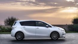 Toyota Verso Facelifting - prawy bok