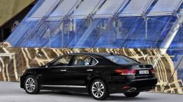 Lexus LS 460L (2013) - widok z tyłu