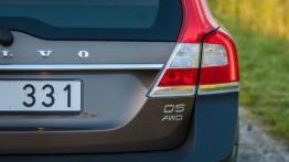 Volvo XC70 Facelifting (2014) - prawy tylny reflektor - włączony