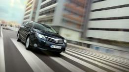 Toyota Avensis III kombi Facelifting - widok z przodu