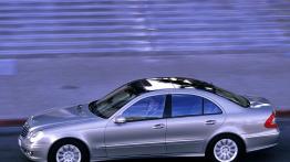 Mercedes Klasa E 2006 - lewy bok