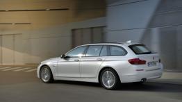 BMW serii 5 F11 520d Touring (2015) - widok z tyłu