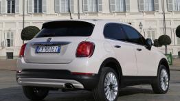 Fiat 500X Lounge (2015) - widok z tyłu