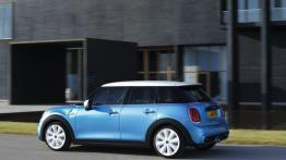 Mini Cooper S 2014 - wersja 5-drzwiowa - lewy bok