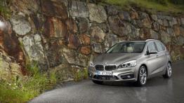 BMW 225i Active Tourer (2014) - widok z przodu