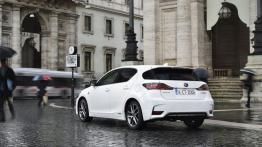 Lexus CT 200h Facelifting (2014) - widok z tyłu