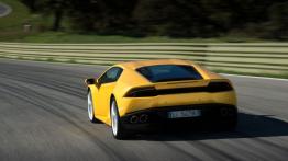 Lamborghini Huracan LP 610-4 (2014) - widok z tyłu