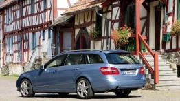 Mercedes E 350 CDI 4MATIC W212 kombi - widok z tyłu
