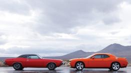 Dodge Challenger SRT8 - bok - inne ujęcie