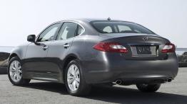 Infiniti M 2010 - widok z tyłu