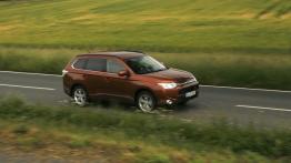 Mitsubishi Outlander III - prawy bok