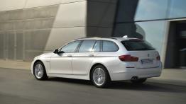 BMW serii 5 F11 520d Touring (2015) - widok z tyłu