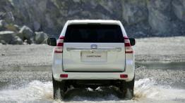 Toyota Land Cruiser 2.8 D-4D (2016) - widok z tyłu