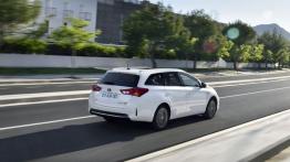 Toyota Auris II Hybrid Touring Sports (2013) - widok z tyłu