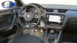 Skoda Octavia III RS Kombi 2.0 TSI (2013) - kokpit