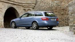 Mercedes E 350 CDI 4MATIC W212 kombi - widok z tyłu