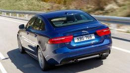 Jaguar XE 2.5t R-Sport Bluefire (2015) - widok z tyłu