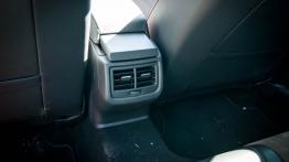 Seat Leon III X-Perience 2.0 TDI CR 184KM - galeria redakcyjna - tunel środkowy z tyłu