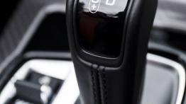 Jaguar F-Type AWD R Roadster (2016) - dźwignia zmiany biegów