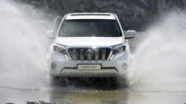 Toyota Land Cruiser 2.8 D-4D (2016) - widok z przodu