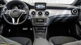 Mercedes CLA 250 Edition 1 (C117) 2012 - pełny panel przedni